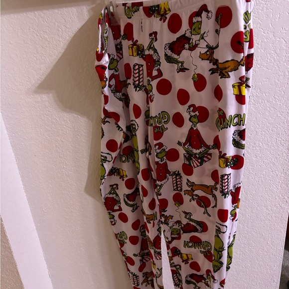 Christmas Pjs only a couple of times. Smoke free and pet free house. - Picture 7 of 7